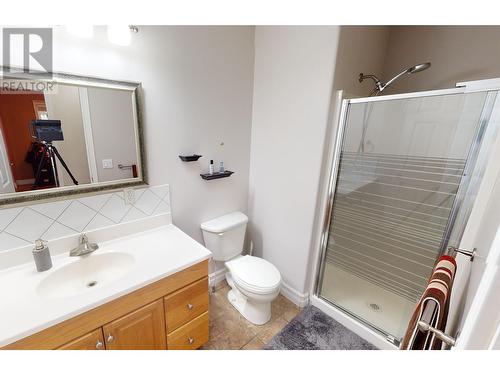 2481 Sing Street, Quesnel, BC - Indoor Photo Showing Bathroom