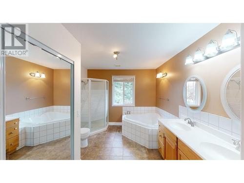 2481 Sing Street, Quesnel, BC - Indoor Photo Showing Bathroom