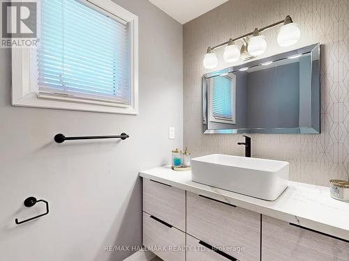 95 Beswick Drive, Newmarket (Central Newmarket), ON - Indoor Photo Showing Bathroom