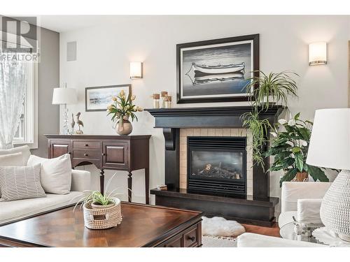 1581 20 Street Unit# 40, Salmon Arm, BC - Indoor Photo Showing Living Room With Fireplace