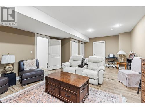 1581 20 Street Unit# 40, Salmon Arm, BC - Indoor Photo Showing Living Room