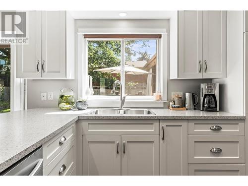 1404 41 Avenue, Vernon, BC - Indoor Photo Showing Kitchen With Double Sink