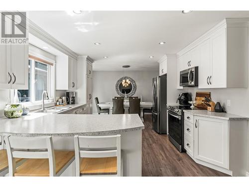 1404 41 Avenue, Vernon, BC - Indoor Photo Showing Kitchen With Double Sink With Upgraded Kitchen