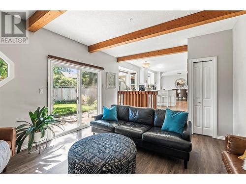 1404 41 Avenue, Vernon, BC - Indoor Photo Showing Living Room