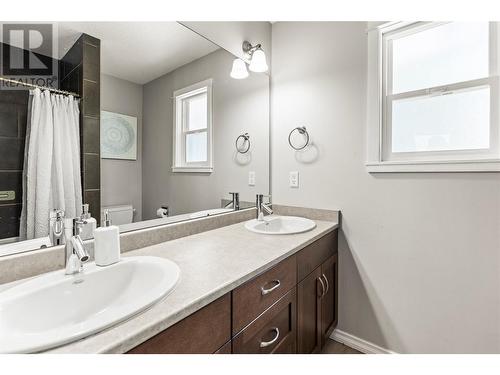 1404 41 Avenue, Vernon, BC - Indoor Photo Showing Bathroom