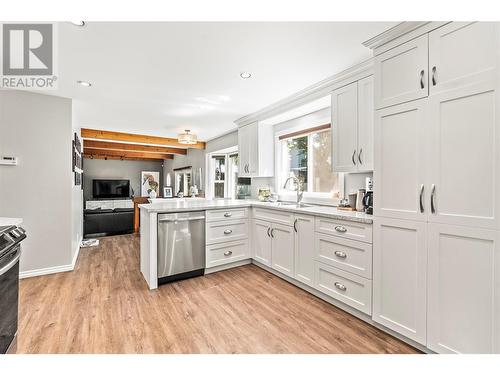 1404 41 Avenue, Vernon, BC - Indoor Photo Showing Kitchen