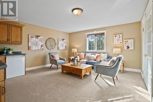 418 Euclid Street, Whitby (Downtown Whitby), ON - Indoor Photo Showing Living Room