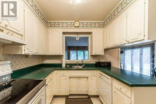 273 Sunview Street, Waterloo, ON - Indoor Photo Showing Kitchen