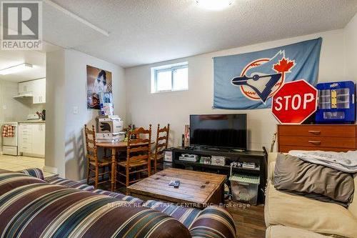 43 Hickory Street W, Waterloo, ON - Indoor Photo Showing Bedroom