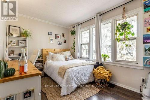 43 Hickory Street W, Waterloo, ON - Indoor Photo Showing Bedroom