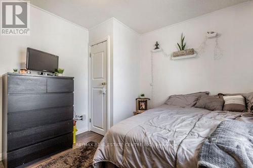 43 Hickory Street W, Waterloo, ON - Indoor Photo Showing Bedroom