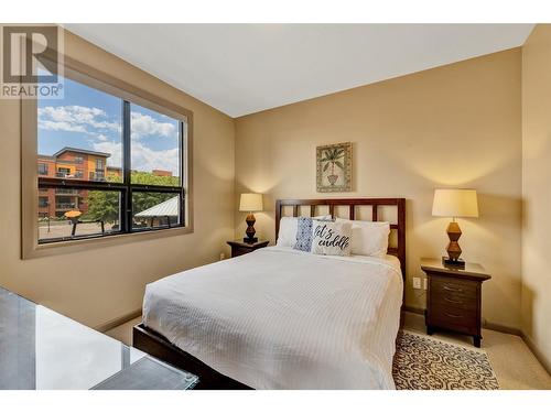 654 Cook Road Unit# 443, Kelowna, BC - Indoor Photo Showing Bedroom