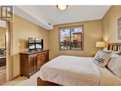 654 Cook Road Unit# 443, Kelowna, BC - Indoor Photo Showing Bedroom