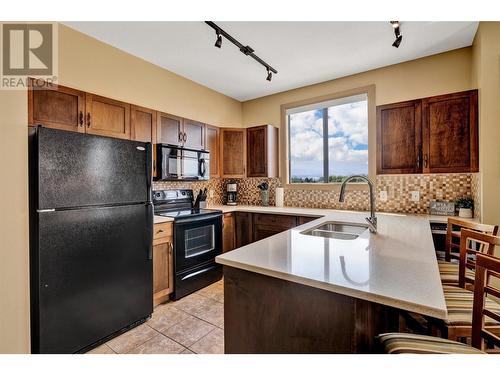 654 Cook Road Unit# 443, Kelowna, BC - Indoor Photo Showing Kitchen With Double Sink