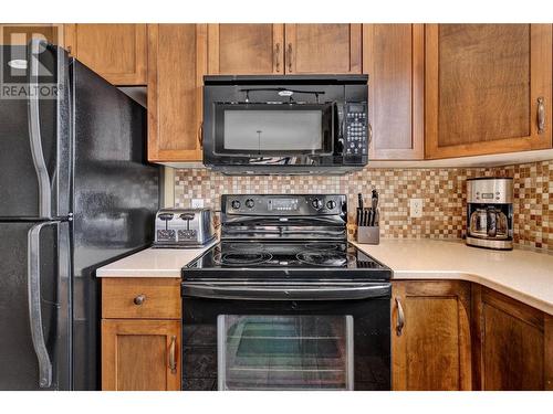 654 Cook Road Unit# 443, Kelowna, BC - Indoor Photo Showing Kitchen