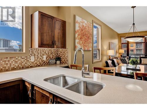 654 Cook Road Unit# 443, Kelowna, BC - Indoor Photo Showing Kitchen With Double Sink