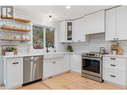 468 Rose Valley Road, West Kelowna, BC - Indoor Photo Showing Kitchen With Upgraded Kitchen