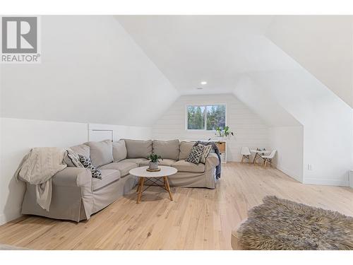 468 Rose Valley Road, West Kelowna, BC - Indoor Photo Showing Living Room