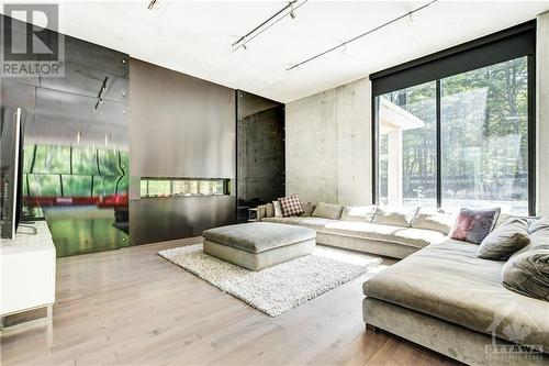 3495 Torwood Drive, Ottawa, ON - Indoor Photo Showing Living Room