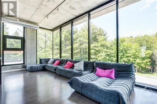 3495 Torwood Drive, Ottawa, ON - Indoor Photo Showing Living Room