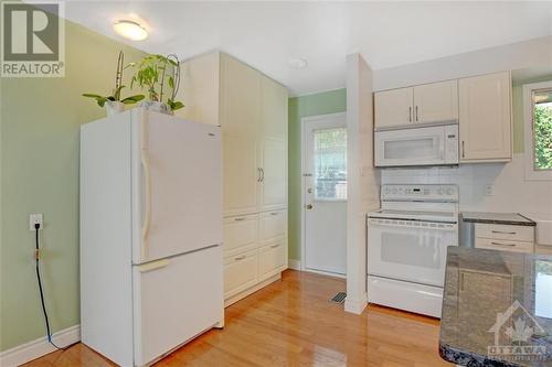 6 Bainbridge Avenue, Ottawa, ON - Indoor Photo Showing Kitchen