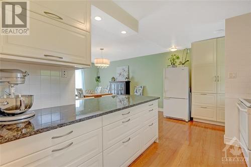 6 Bainbridge Avenue, Ottawa, ON - Indoor Photo Showing Kitchen