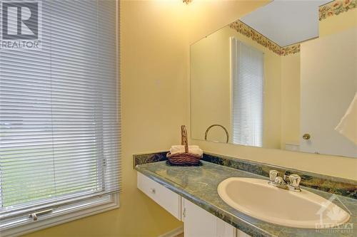 6 Bainbridge Avenue, Ottawa, ON - Indoor Photo Showing Bathroom