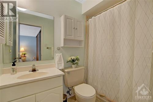 6 Bainbridge Avenue, Ottawa, ON - Indoor Photo Showing Bathroom