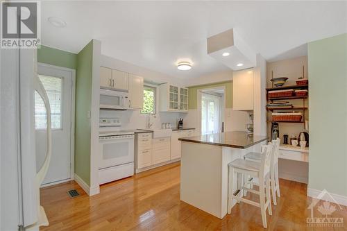 6 Bainbridge Avenue, Ottawa, ON - Indoor Photo Showing Kitchen