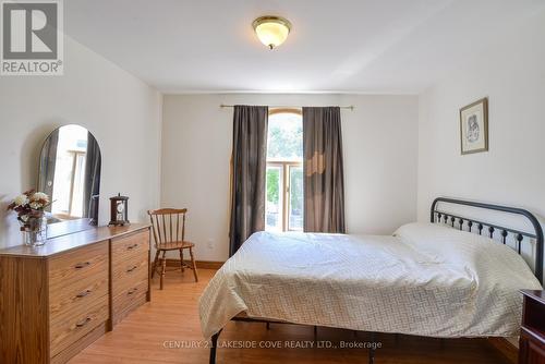 40 Ridge Avenue, Ramara (Brechin), ON - Indoor Photo Showing Bedroom