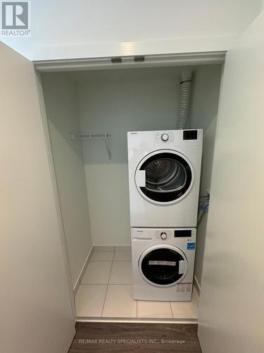 2108 - 28 Ann Street, Mississauga, ON - Indoor Photo Showing Laundry Room