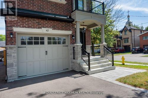 42 Fairfield Avenue, Toronto (Long Branch), ON 