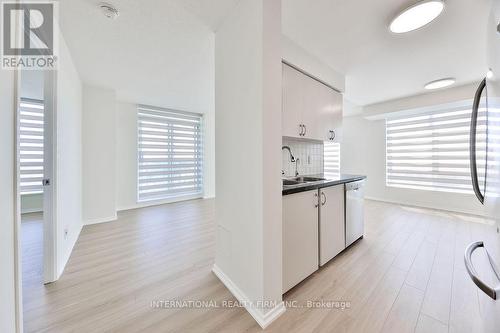 808 - 4850 Glen Erin Drive, Mississauga (Central Erin Mills), ON - Indoor Photo Showing Kitchen With Double Sink