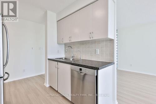 808 - 4850 Glen Erin Drive, Mississauga (Central Erin Mills), ON - Indoor Photo Showing Kitchen With Double Sink