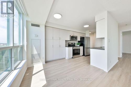 808 - 4850 Glen Erin Drive, Mississauga (Central Erin Mills), ON - Indoor Photo Showing Kitchen