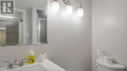 1640 Grand Marais Road East, Windsor, ON - Indoor Photo Showing Bathroom