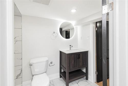 284 Grosvenor Avenue N, Hamilton, ON - Indoor Photo Showing Bathroom