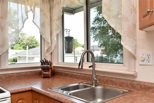 91 Dana Drive, Hamilton, ON - Indoor Photo Showing Kitchen With Double Sink