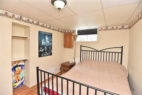 91 Dana Drive, Hamilton, ON - Indoor Photo Showing Bedroom