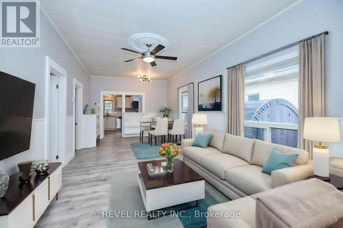 10 Mcghie Street, St. Catharines, ON - Indoor Photo Showing Living Room