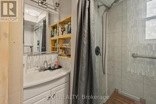 6268 Drummond Road, Niagara Falls, ON - Indoor Photo Showing Bathroom