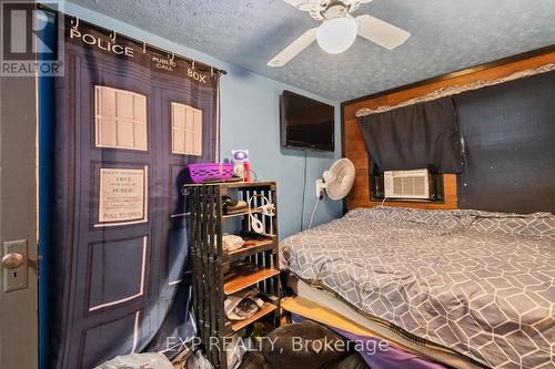 6268 Drummond Road, Niagara Falls, ON - Indoor Photo Showing Bedroom