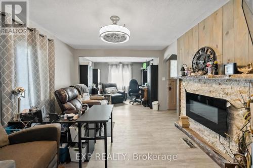 6268 Drummond Road, Niagara Falls, ON - Indoor Photo Showing Living Room With Fireplace