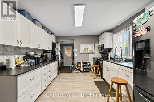 6268 Drummond Road, Niagara Falls, ON - Indoor Photo Showing Kitchen