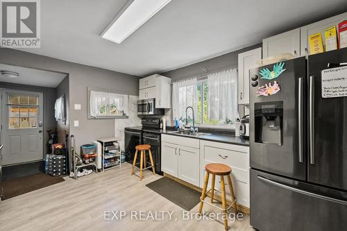 6268 Drummond Road, Niagara Falls, ON - Indoor Photo Showing Kitchen