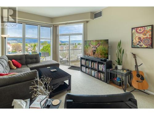 1327 St Paul Street Unit# 408, Kelowna, BC - Indoor Photo Showing Living Room