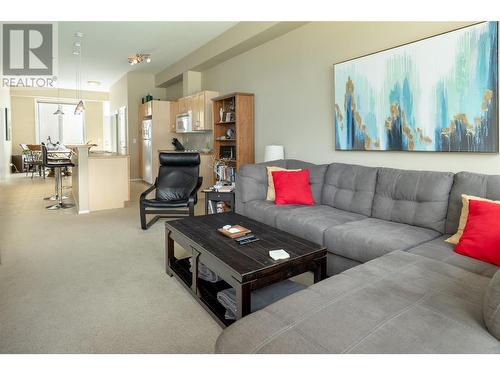 1327 St Paul Street Unit# 408, Kelowna, BC - Indoor Photo Showing Living Room