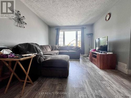 358 Tamarack St, Timmins, ON - Indoor Photo Showing Living Room