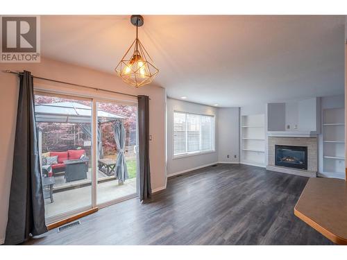 3462 South Main Street Unit# 10, Penticton, BC - Indoor Photo Showing Living Room With Fireplace