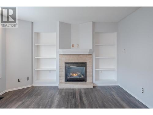 3462 South Main Street Unit# 10, Penticton, BC - Indoor Photo Showing Living Room With Fireplace